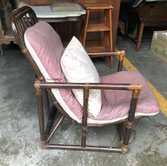 CONTEMPORARY BAMBOO ARMCHAIR W/CUSHION. IN VERY NICE: CONTEMPORARY BAMBOO ARMCHAIR W/CUSHION. IN VERY NICE CONDITION.