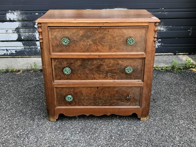 WALNUT VICTORIAN 3 DRAWER DRESSER, HAS GARDEN FAUCET: WALNUT VICTORIAN 3 DRAWER DRESSER, HAS GARDEN FAUCET HANDLES FOR KNOBS, MISSING ONE, MEASURES 30" W X 16" D X 29" H