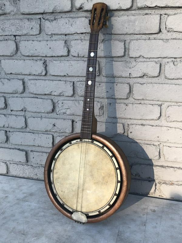 OLDER AS FOUND BANJO, FROM LOCAL HUDSON VALLEY ESTATE,: OLDER AS FOUND BANJO, FROM LOCAL HUDSON VALLEY ESTATE, HAS VENEER DAMAGE ON BACK AS PICTURED. MEASURES 29.5" LONG. ON SIDE OF NECK IS STAMED ( BREVETE S C D G ) HAS MOTHER OF PERAL ON ROSEWOOD NECK.