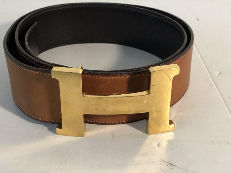 VINTAGE HERMES LADIES LEATHER BELT, FROM FINE DUTCHESS: VINTAGE HERMES LADIES LEATHER BELT, FROM FINE DUTCHESS COUNTY, N.Y. ESTATE, IN VERY NICE ESTATE CONDITION. MEASURES 42" LAID OUT. STAMPED ON LEATHER AND BUCKLE.