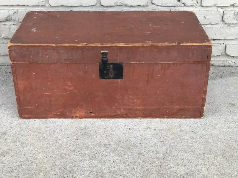EARLY DOVETAILED SMALL RED STORAGE BOX FROM HUDSON (1 of 3)