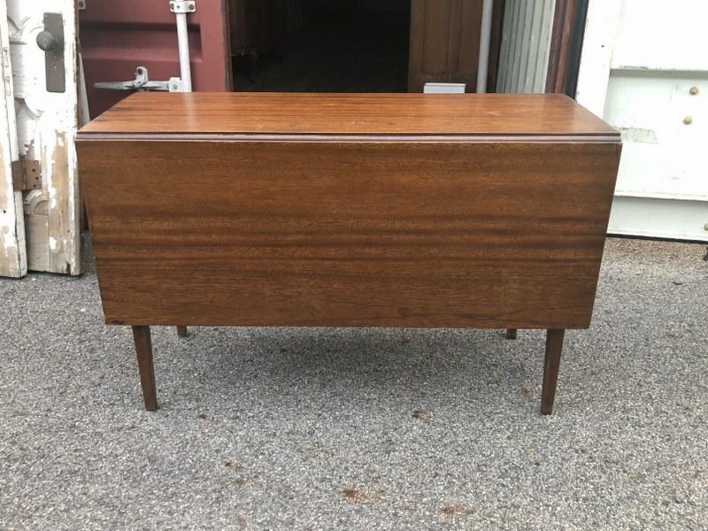 MAHOGANY LONG LEAF TAPERED GATE LEG TABLE, CLEAN,: MAHOGANY LONG LEAF TAPERED GATE LEG TABLE, CLEAN, STRUCTURALLY SOUND, FROM WOODSTOCK ESTATE, MEASURES 45" X 19" X 29" HIGH CLOSED, OPEN IT MEASURES 52" X 45".