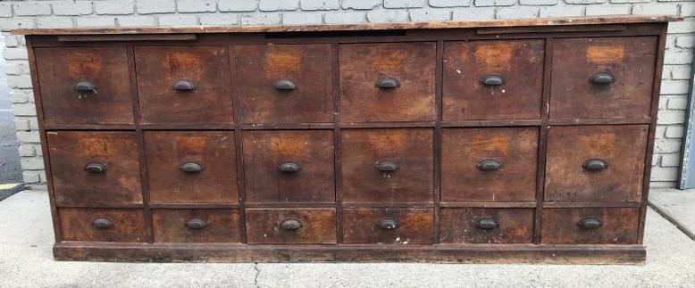 18 DRAWER COUNTRY COUNTER WITH 3 PULLOUT SLIDES, FRESH (1 of 6)