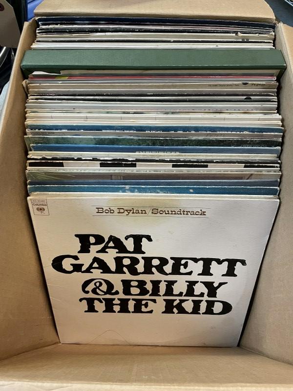 LOT OF 44 LPS DYLAN DONOVAN SIMON & GARFUNKEL CROSBY (1 of 4)