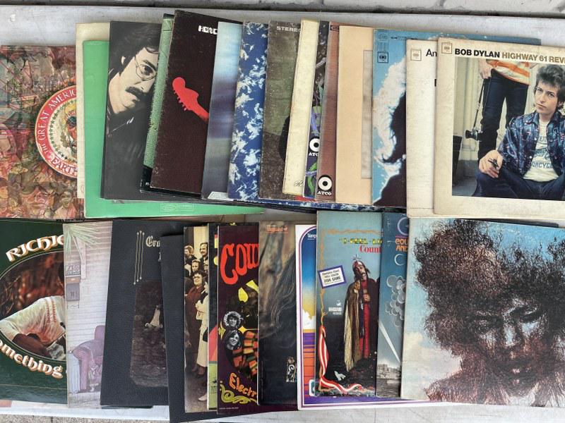 LOT OF 35 60S/70S LPS T REX DYLAN HENDRIX DONOVAN.: LOT OF 35 60S/70S LPS T REX DYLAN HENDRIX DONOVAN. SELECTION INCLUDES TYRANNOSAURUS REX - UNICORN (BTS7) & MY PEOPLE WERE FAIR AND HAD SKY IN THEIR HAIRâ€¦ (SLRZN 1003), JIMI HENDRIX - THE CRY OF
