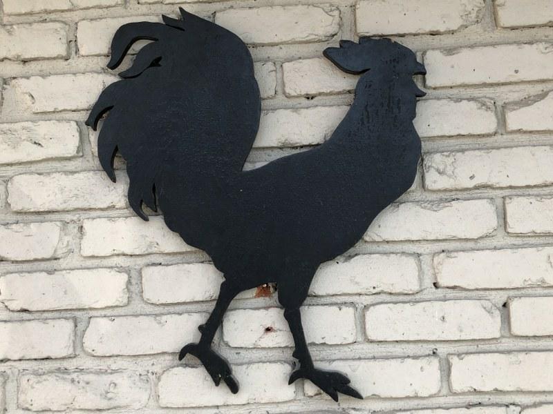 FOLKY WOOD CUT OUT ROOSTER, WAS HANGING IN OLD: FOLKY WOOD CUT OUT ROOSTER, WAS HANGING IN OLD WOODSTOCK, N.Y. FARM HOUSE. MEASURES 23" HIGH X 20" ACROSS. GOOD CONDITION.