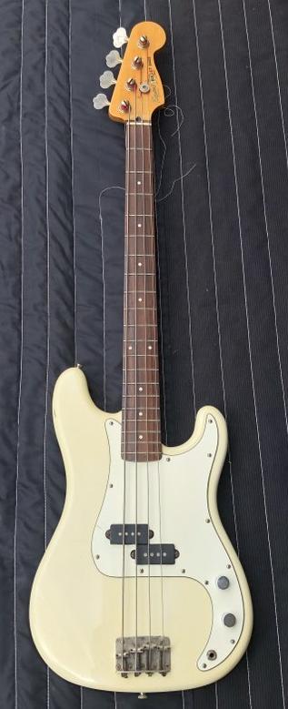 VINTAGE FENDER SQUIER BULLET BASS, FROM HUDSON VALLEY (1 of 9)