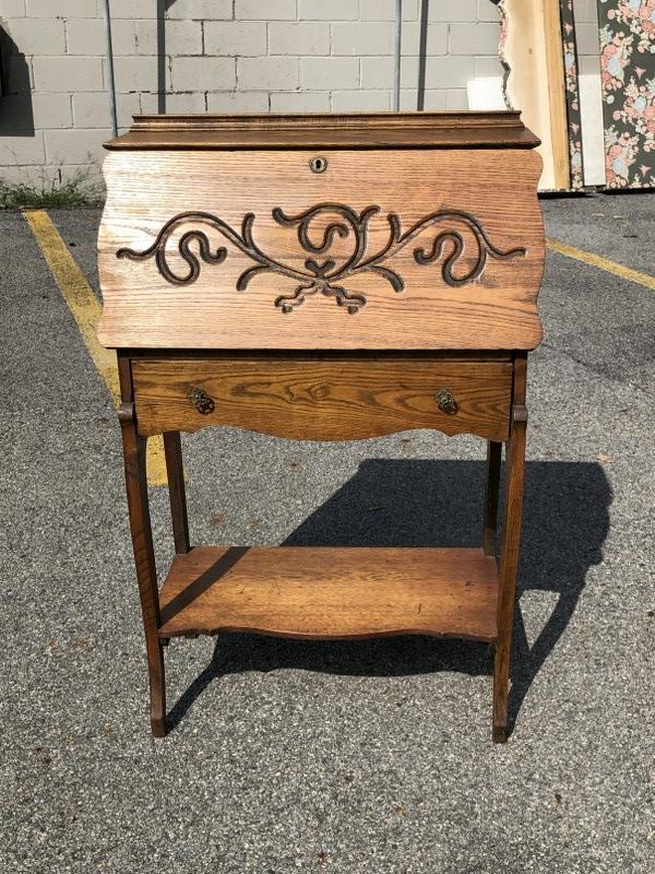 OAK DROP-FRONT DESK WITH CARVED FRONT FROM WOODSTOCK (1 of 3)
