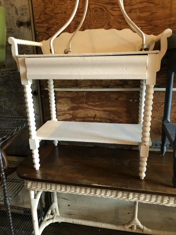 WHITE PAINTED COUNTRY WASHSTAND WITH TOWEL BARS AND ONE (1 of 2)