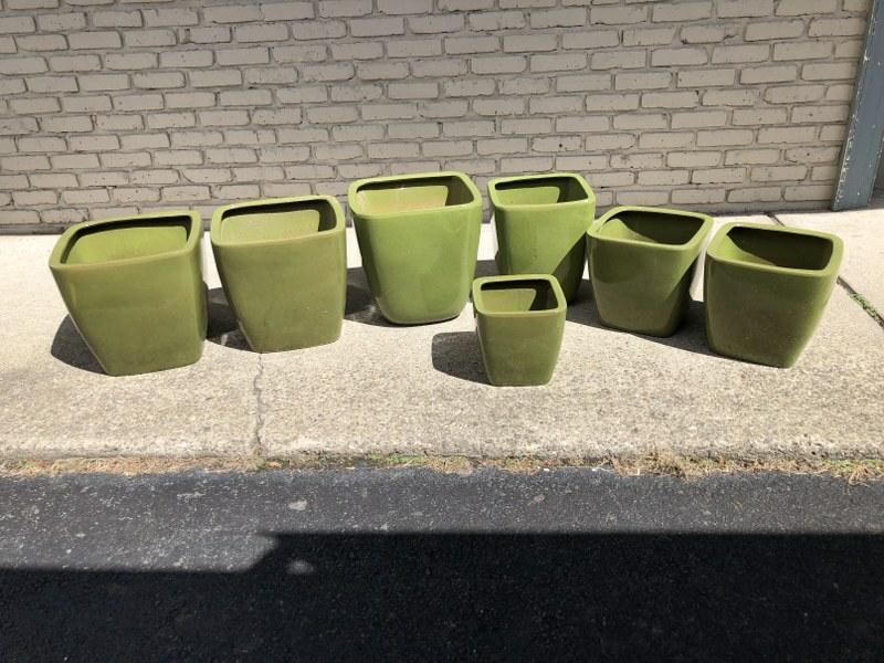 SEVEN GREEN CERAMIC PLANTERS IN VERY GOOD CONDITION. (1 of 1)