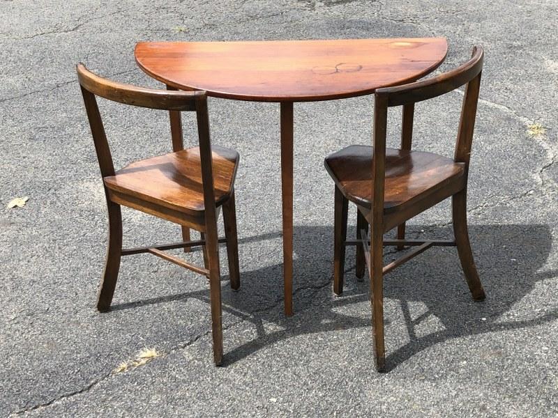 HALF-MOON TABLE AND TWO CHAIRS THAT SLIDE NICELY (1 of 3)