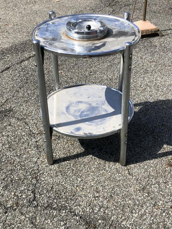 DECO CHROME TABLE ASHTRAY IN GOOD CONDITION. MEASURES (1 of 1)