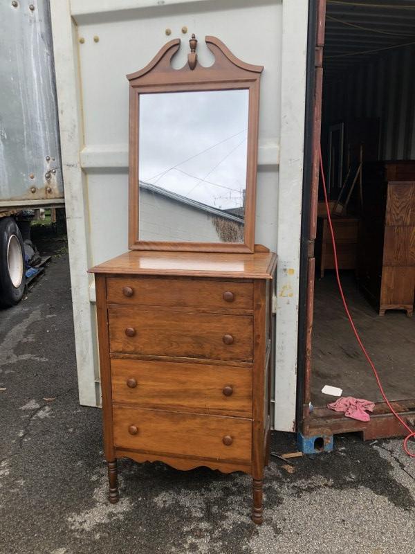 4 DRAWER OLDER DRESSER WITH HANGING MIRROR, GOOD ESTATE: 4 DRAWER OLDER DRESSER WITH HANGING MIRROR, GOOD ESTATE CONDITION, STRUCTURALLY SOUND. DRESSER MEASURES 41" HIGH X 27" WIDE.