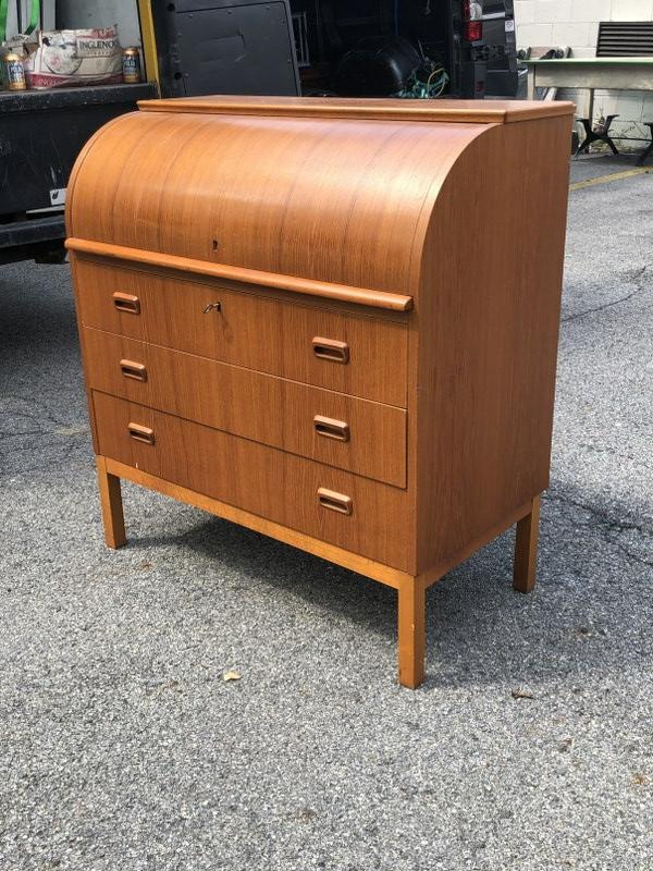 DANISH MODERN TEAK CYLINDER DESK, SMALL CHIP OFF TOP: DANISH MODERN TEAK CYLINDER DESK, SMALL CHIP OFF TOP RIGHT BACK CORNER, OTHERWISE NICE AND CLEAN. FULL INTERIOR. MEASURES 36" W x 19" D x 38" H.WRITING SURFACE PULLS OUT, WITH DEPTH BEING 27.5" DEEP.