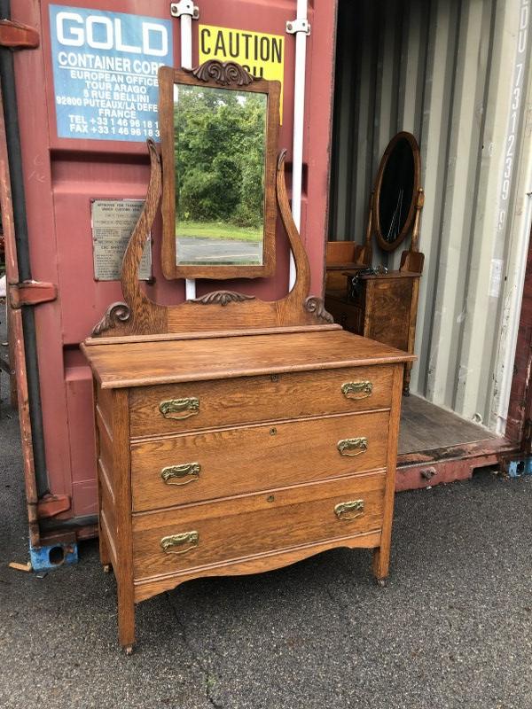 OAK DRESSER WITH BEVELED MIRROR CIRCA 1910, NICE ESTATE (1 of 2)
