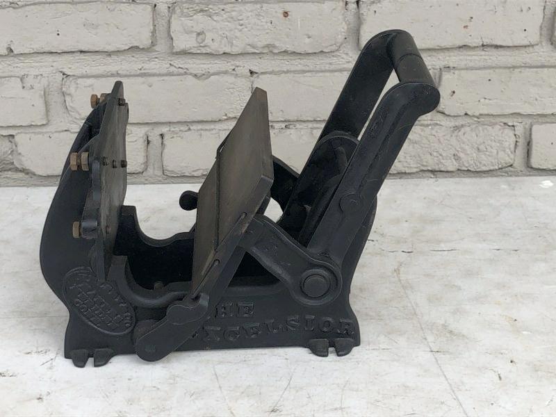 KELSEY & CO. EXCELSIOR ANTIQUE PRINTING PRESS FROM: KELSEY & CO. EXCELSIOR ANTIQUE PRINTING PRESS FROM LOCAL ESTATE, FAMILY WAS IN PRINTING BUSINESS IN NYC. PATENT DATE MAY 6, 1873. JUST AS WE FOUND IT, MEASURES FRONT TO BACK 13".