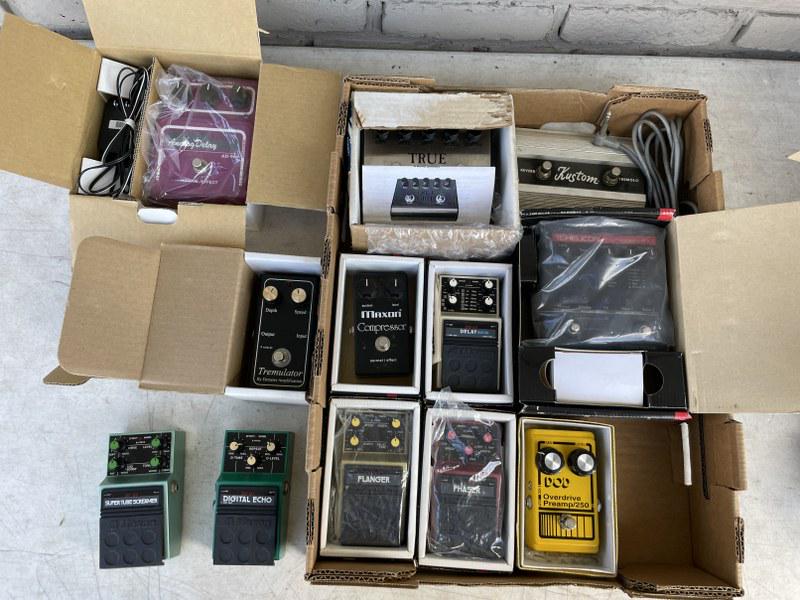 LOT OF EFFECTS PEDALS AND SPEAKERS, UNTESTED, INCLUDES (1 of 4)