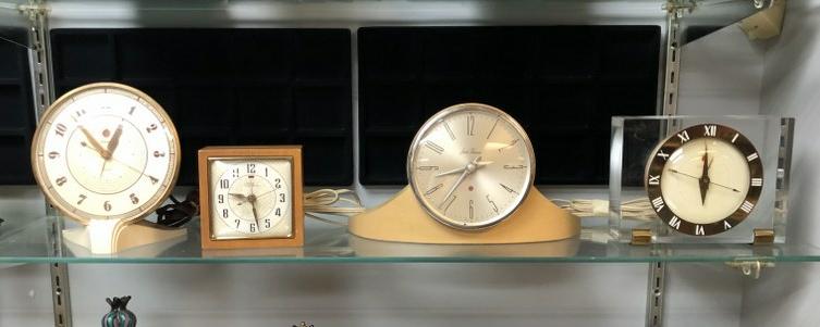4 MID CENTURY CLOCKS INCLUDING 3 TELECHRON AND A SETH (1 of 6)