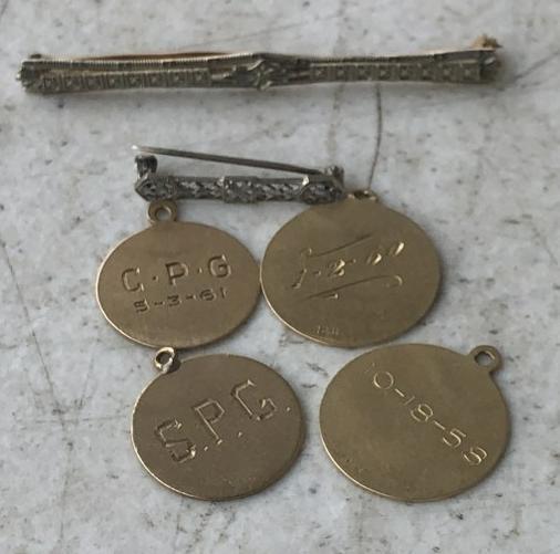 ESTATE GOLD LOT 14K INCLUDES 4 CHARMS & SMALL PIN (1 of 4)