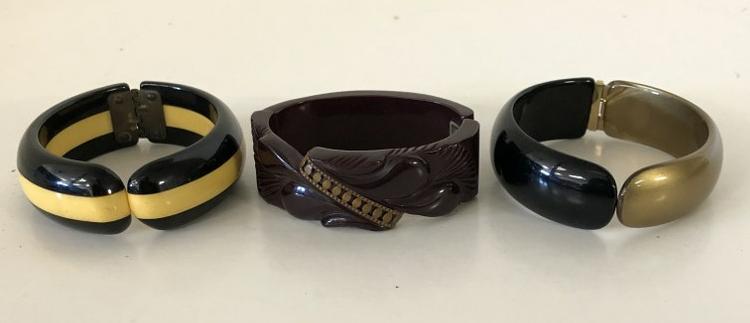 BAKELITE - (3) VINTAGE HINGED BRACELETS INCL. ONE (1 of 3)