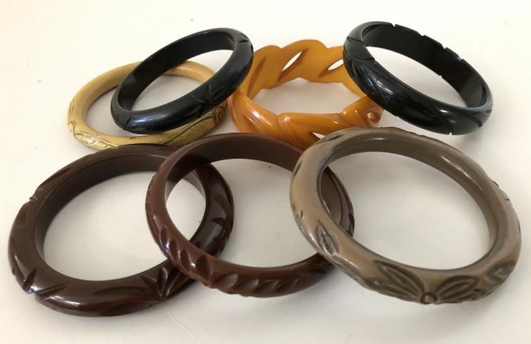 BAKELITE (7) CARVED FLORALS BRACELETS, IN GOOD (1 of 6)