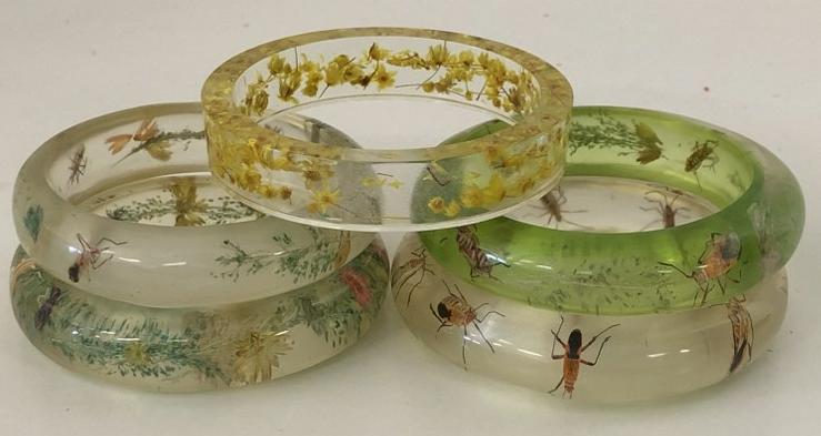 (5) VINTAGE LUCITE BRACELETS WITH BUGS AND FLOWERS - (1 of 8)
