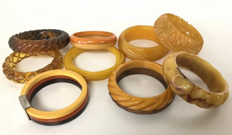 BAKELITE (9) HONEY COLORED BRACELETS IN GOOD (1 of 7)