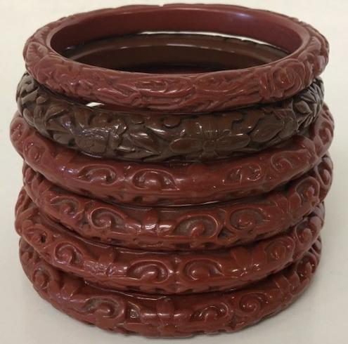 (6) CINNEBAR STYLE BAKELITE (?) VINTAGE BRACELETS  FROM (1 of 3)