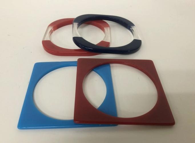 (2) VINTAGE BAKELITE & LUCITE BRACELET SETS, FROM ONE (1 of 3)
