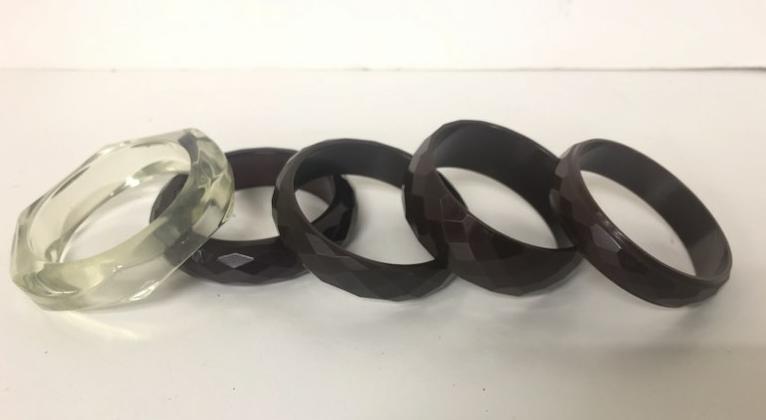 BAKELITE (5) VINTAGE FACETED BRACELETS INCL. A CLEAR (1 of 4)