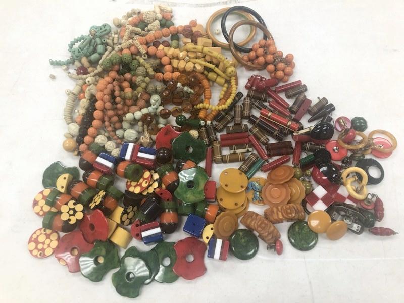 LOT OF VINTAGE BAKELITE PARTS, BUTTONS, PIECES OFF (1 of 8)