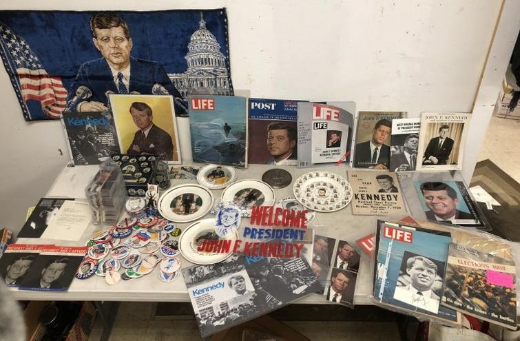 LOT OF JOHN F & ROBERT F KENNEDY COLLECTIBLES, INCLUDES (1 of 14)