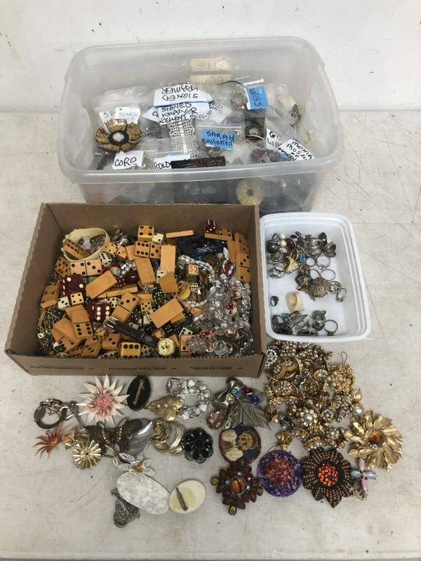 BIG LOT VINTAGE COSTUME JEWELRY, BUTTONS, PARTS, (1 of 8)