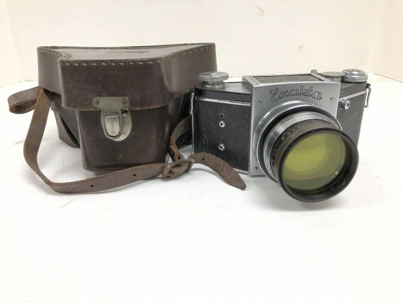 IHAGEE EXAKTA CAMERA IN CASE, FROM LOCAL ESTATE OF (1 of 6)