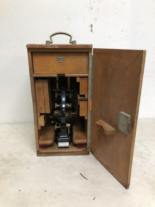 ERNST LEITZ MICROSCOPE IN CASE, FROM LOCAL ESTATE, CASE (1 of 9)