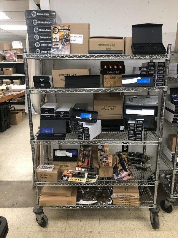 STONE RIVER LARGE LOT NEW STOCK FLASHLIGHTS, KNIVES ET (1 of 4)