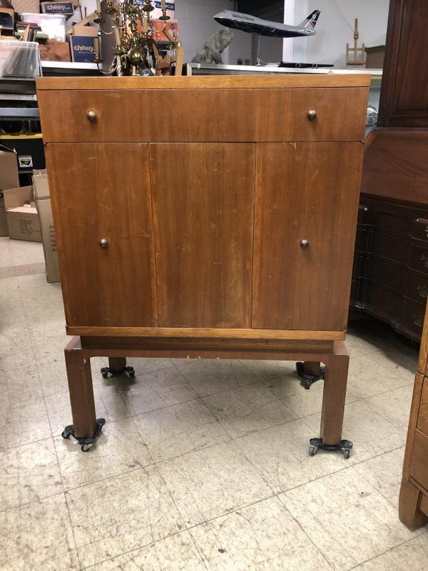 MID CENTURY CABINET WITH 18 PULLOUT DRAWERS INSIDE,: MID CENTURY CABINET WITH 18 PULLOUT DRAWERS INSIDE, WOOD LOOKS LIKE A LIGHT WALNUT VENEER, A FEW VENEER CHIPS, ON NICE MID CENTURY STYLED BASE, STRUCTURALLY SOUND, QUITE HEAVY, NOT SURE OF IT'S ORIGIN