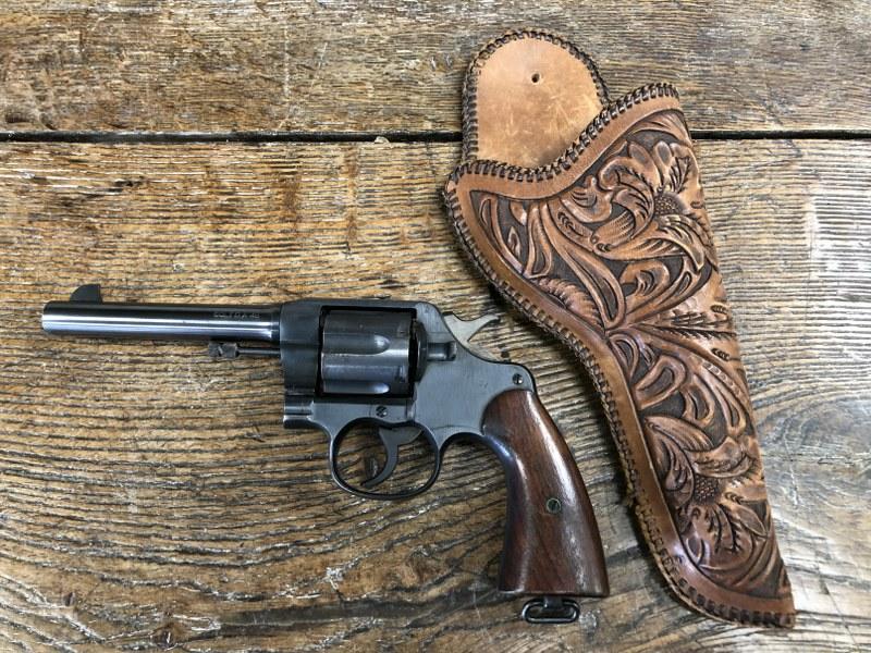 ANTIQUE COLT D A 45 U S ARMY MODEL 1917 SERIAL NO.: ANTIQUE COLT D A 45 U S ARMY MODEL 1917 SERIAL NO. 122893. ESTATE FRESH, WAS HER FATHERS, PATENT DATES AUG. 5 1884, JUNE 5, 1900 & JULY 4, 1905. IN ESTATE FOUND CONDITION, STORED AWAY IN SAFE TILL NOW