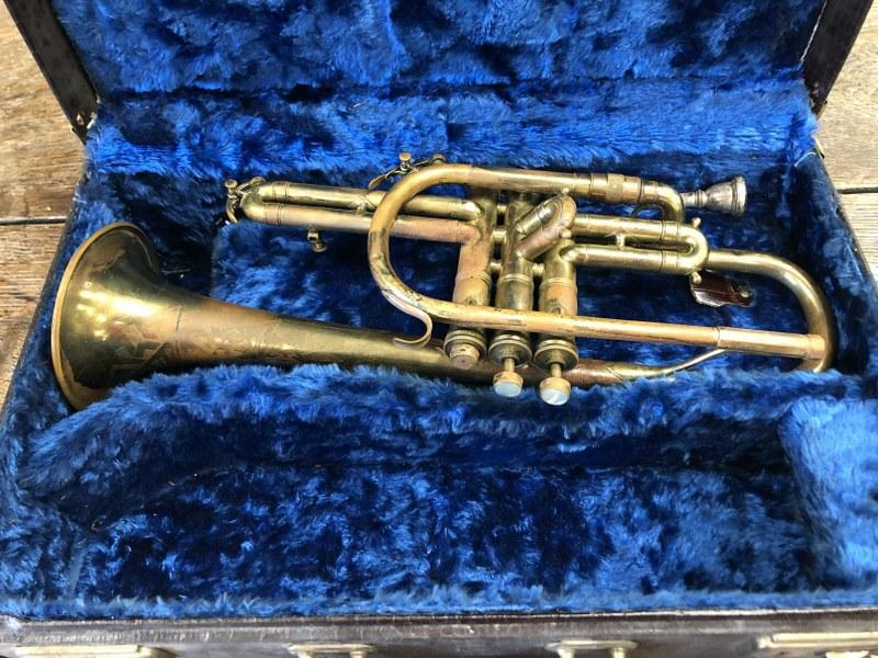 VINTAGE H N WHITE CO. KING MODEL MASTER TRUMPET, VALVES (1 of 8)