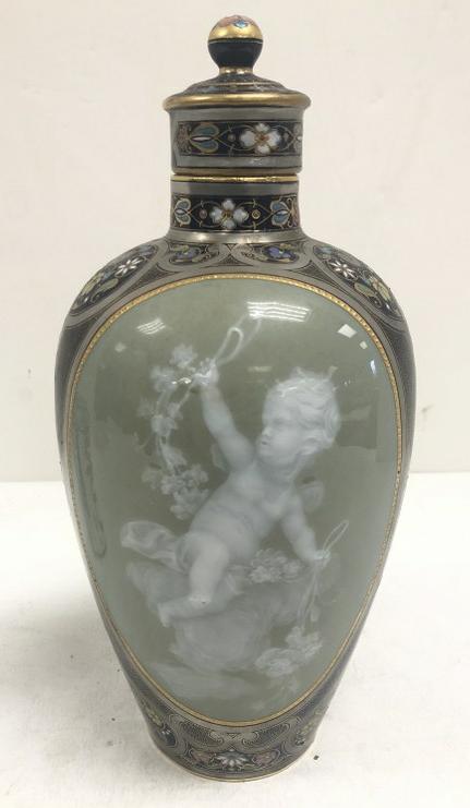 MAGNIFICENT 10" HIGH MEISSEN VASE WITH CHERUBS ON BOTH (1 of 11)