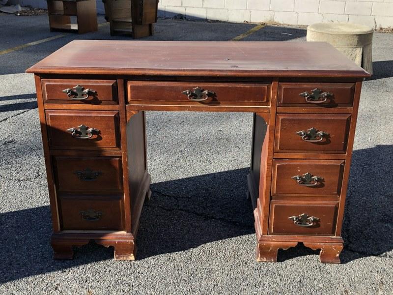 MAHOGANY DESK & CHAIR, FROM LOCAL ESTATE, CLEAN,: MAHOGANY DESK & CHAIR, FROM LOCAL ESTATE, CLEAN, STRUCTURALLY SOUND. MEASURES 44" WIDE X 21.5" DEEP X 30" HIGH.