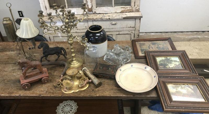 MISC. ESTATE LOT OF GOODS INCL. BRASS STUDENT LAMP (1 of 12)