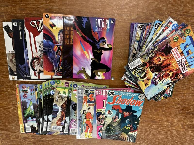 LOT OF 90 DC COMICS/GRAPHIC NOVELS FROM BERNI WRIGHTSON (1 of 6)