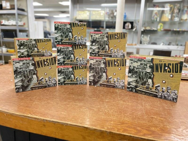 LOT OF EIGHT KING & COUNTRY WWII FIGHTING VEHICLES (1 of 10)