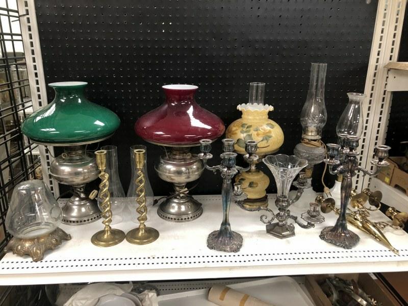 SHELF LOT OLDER RAYO LAMPS, OIL LAMPS, SILVER PLATE (1 of 7)