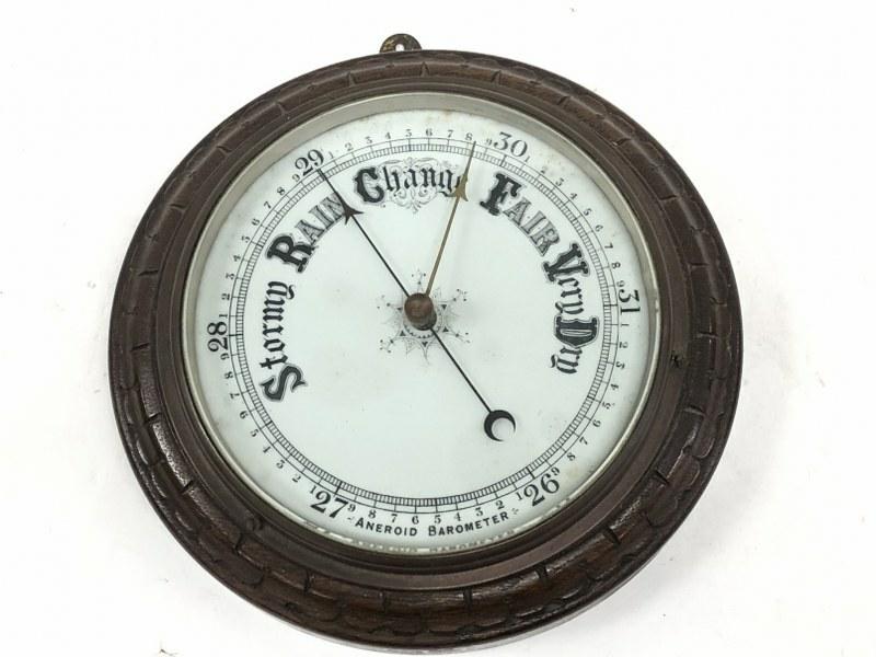 Victorian era oak case Aneroid Barometer, in nice (1 of 5)