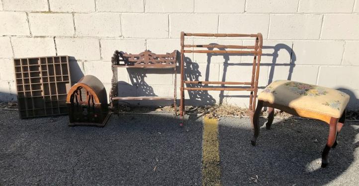 Miscellaneous estate lot including towel rack, (1 of 3)