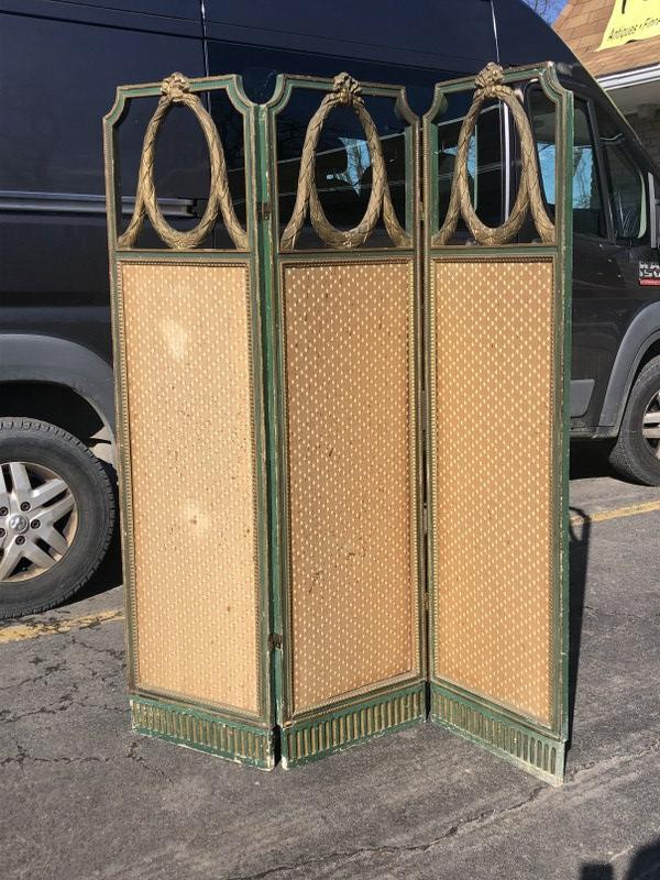 Decorative 1920's 3 part folding screen in old green (1 of 4)