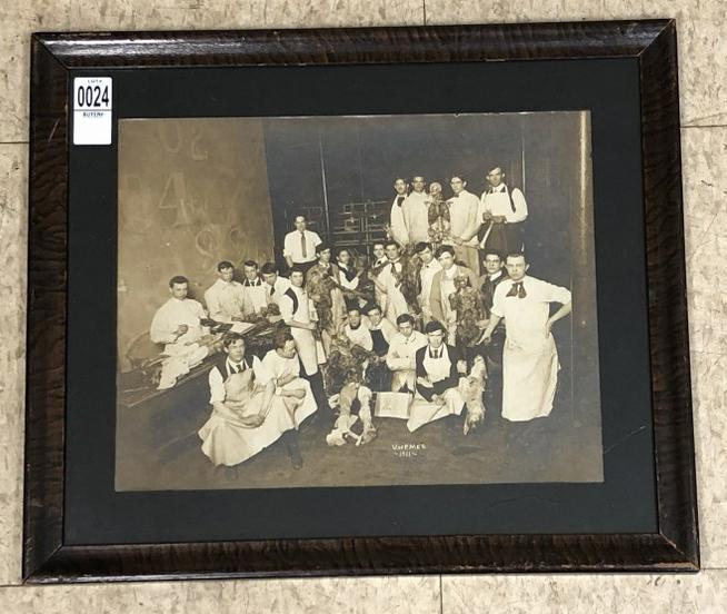 1911 Univ. of Pennsylvania Medical Students posing with cadavers, in frame of the period. Photograph: 1911 Univ. of Pennsylvania Medical Students posing with cadavers, in frame of the period. Photograph measures 10" x 13". Frame size is 15" x 17.5". Photo is nice condition.