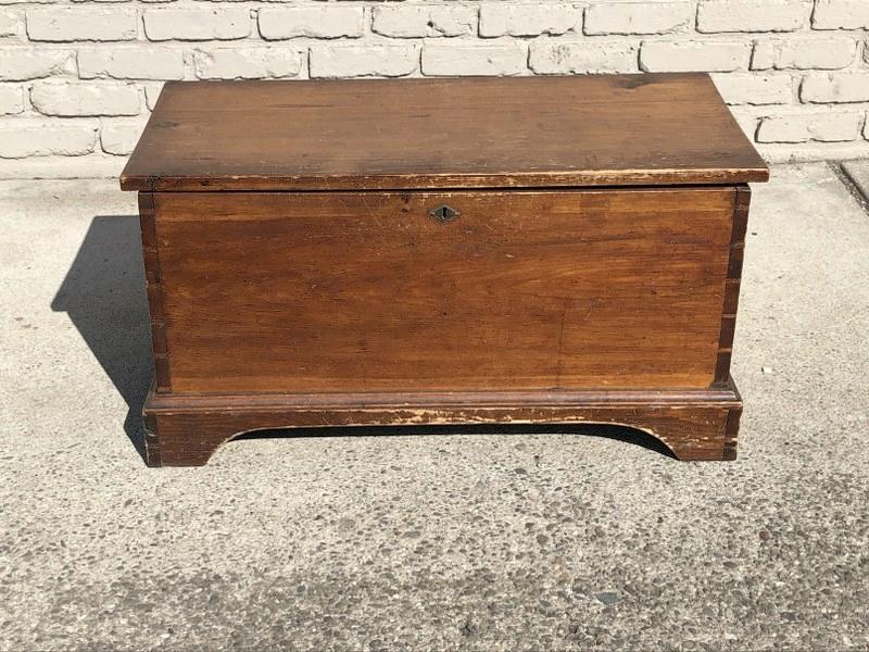 19th c small pine dovetailed blanket or storage box. ( Has a pullout tray added on later). Sweet (1 of 5)